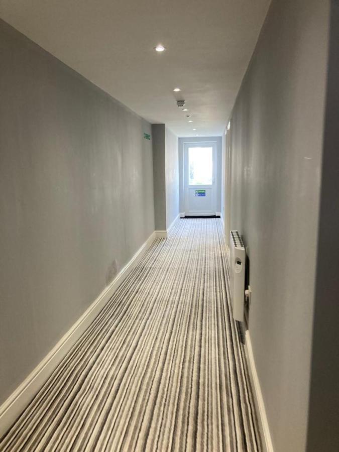 112 Gleneagle Road Rooms Лондон Экстерьер фото