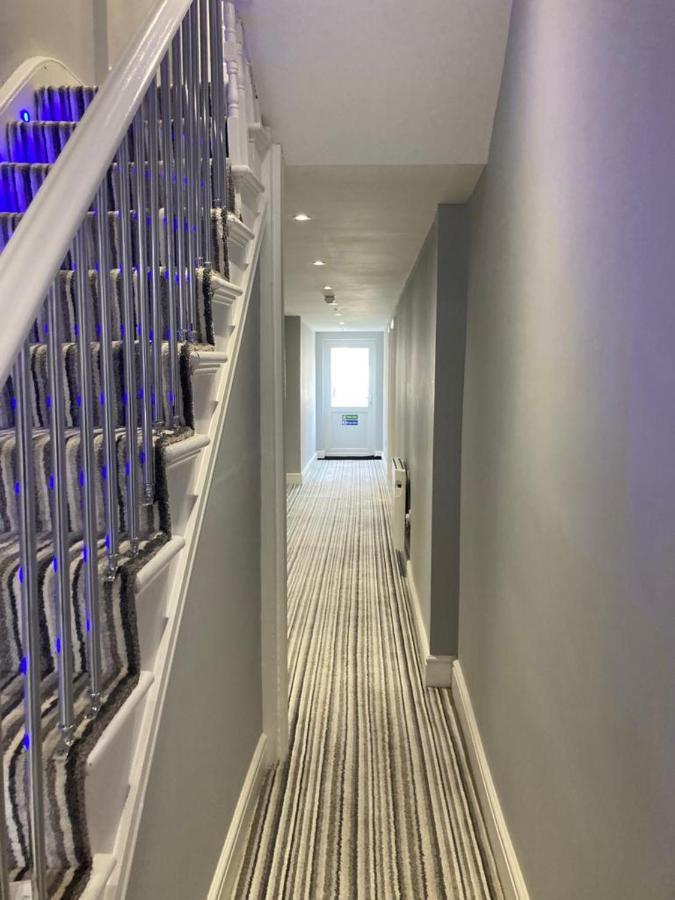 112 Gleneagle Road Rooms Лондон Экстерьер фото