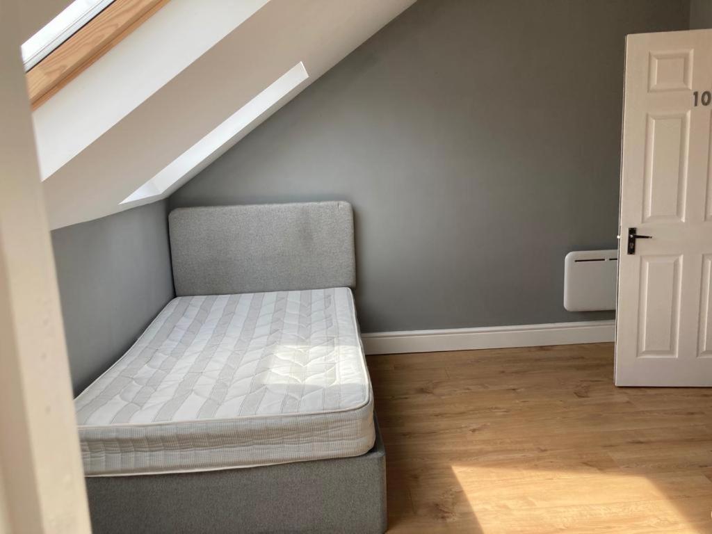 112 Gleneagle Road Rooms Лондон Экстерьер фото